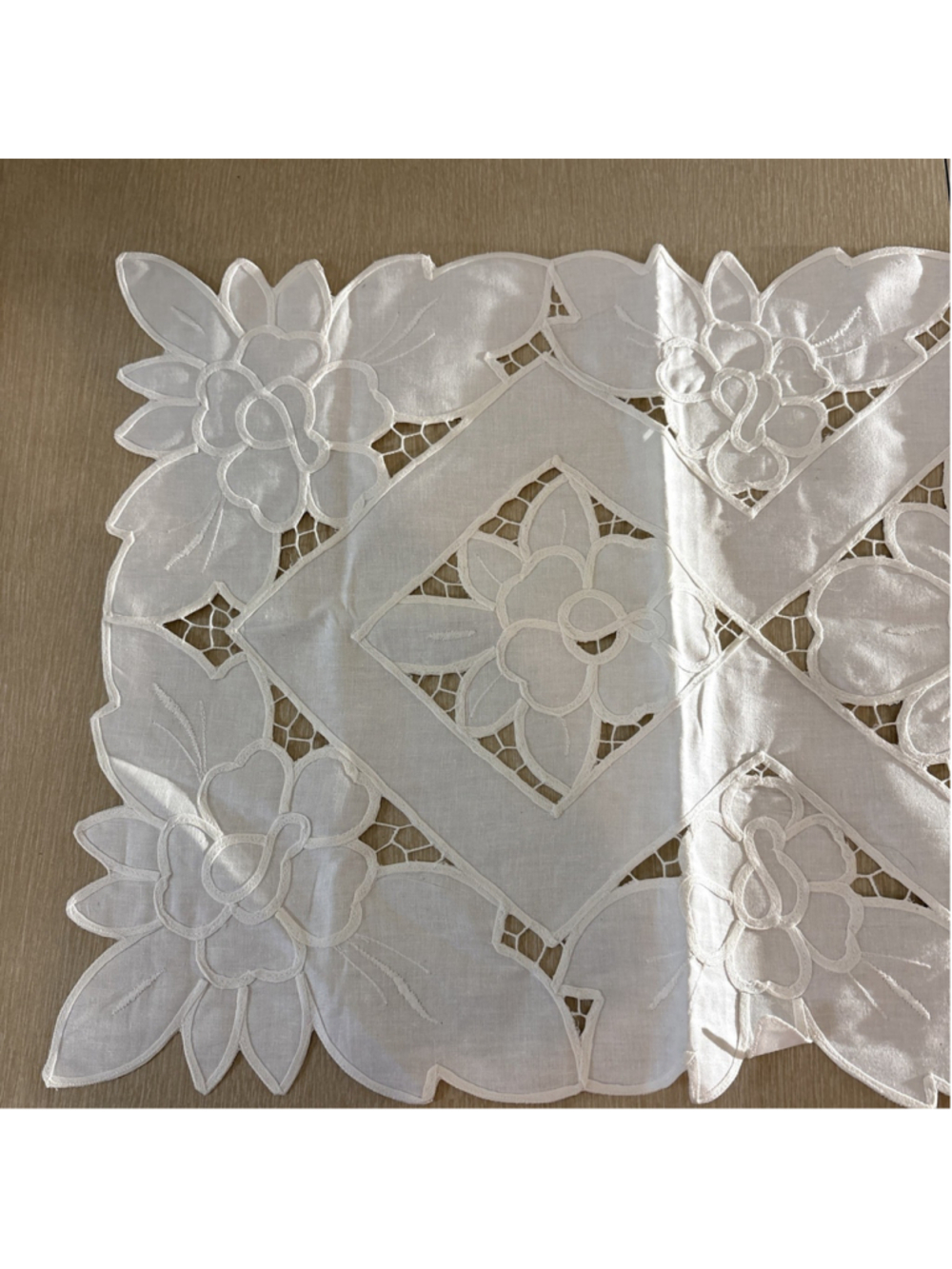 Vtg White Linen Table Runner w/ Floral Embroidered Cutwork & Scalloped Edge 1176 - Picture 3 of 8